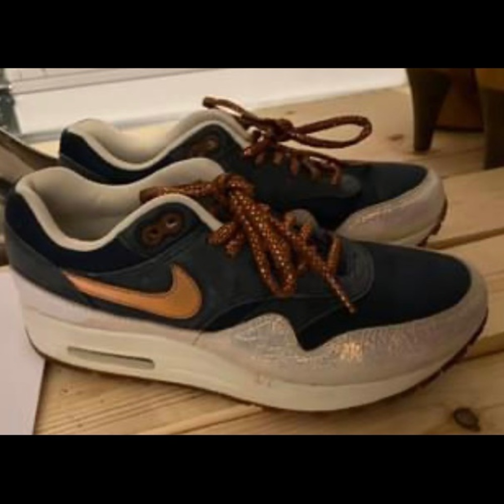 Rare vintage blue/gold Nike